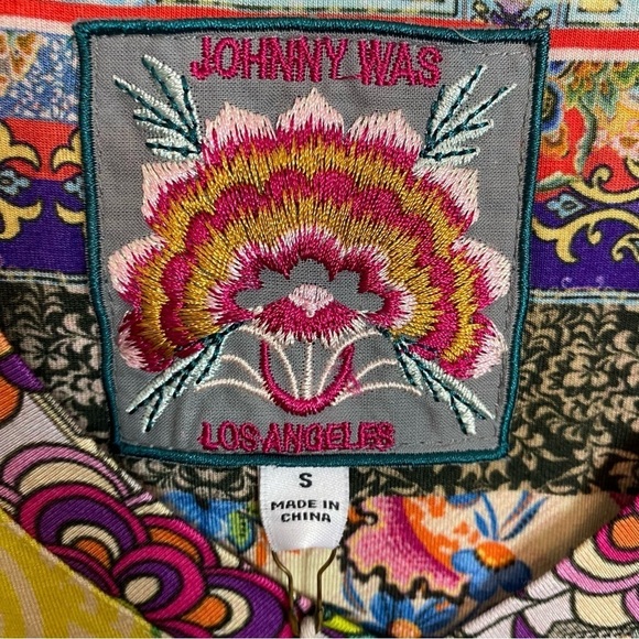 Johnny Was Calloway Favorite V-Neck Tee - Picture 10 of 12